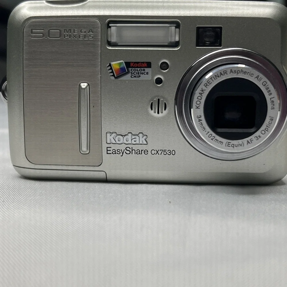 Kodak EasyShare CX7330 3.1MP 3x Optical Zoom Silver Digital Camera Box Untested